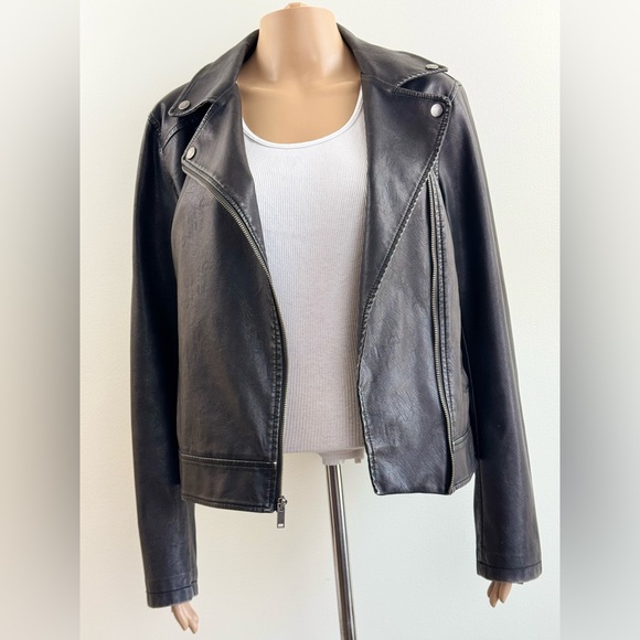 Universal Thread Black Faux Leather Motorcycle Jacket, Women's Size Medium - Picture 6 of 14